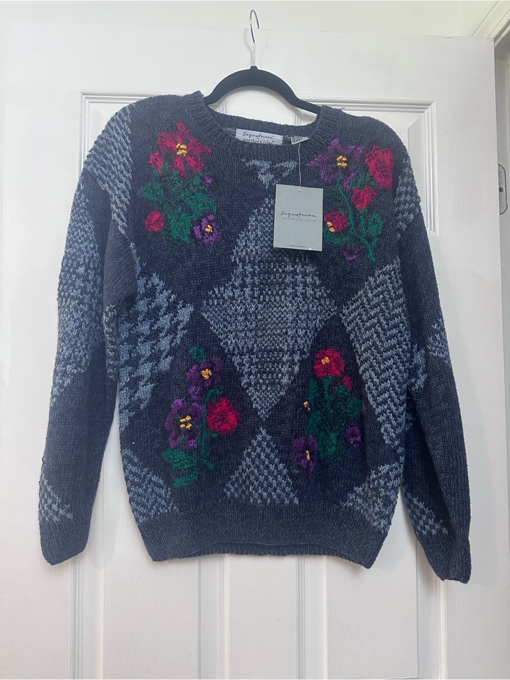 Vintage Deadstock Northern Isles NWT Hand Knit Sweater Floral Size Small